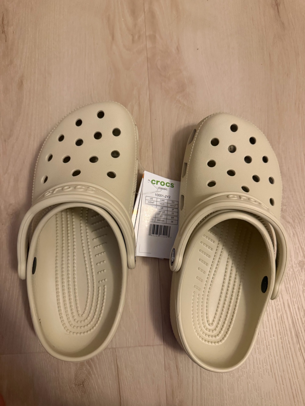 CROCS Classic Clog in Pale Cream